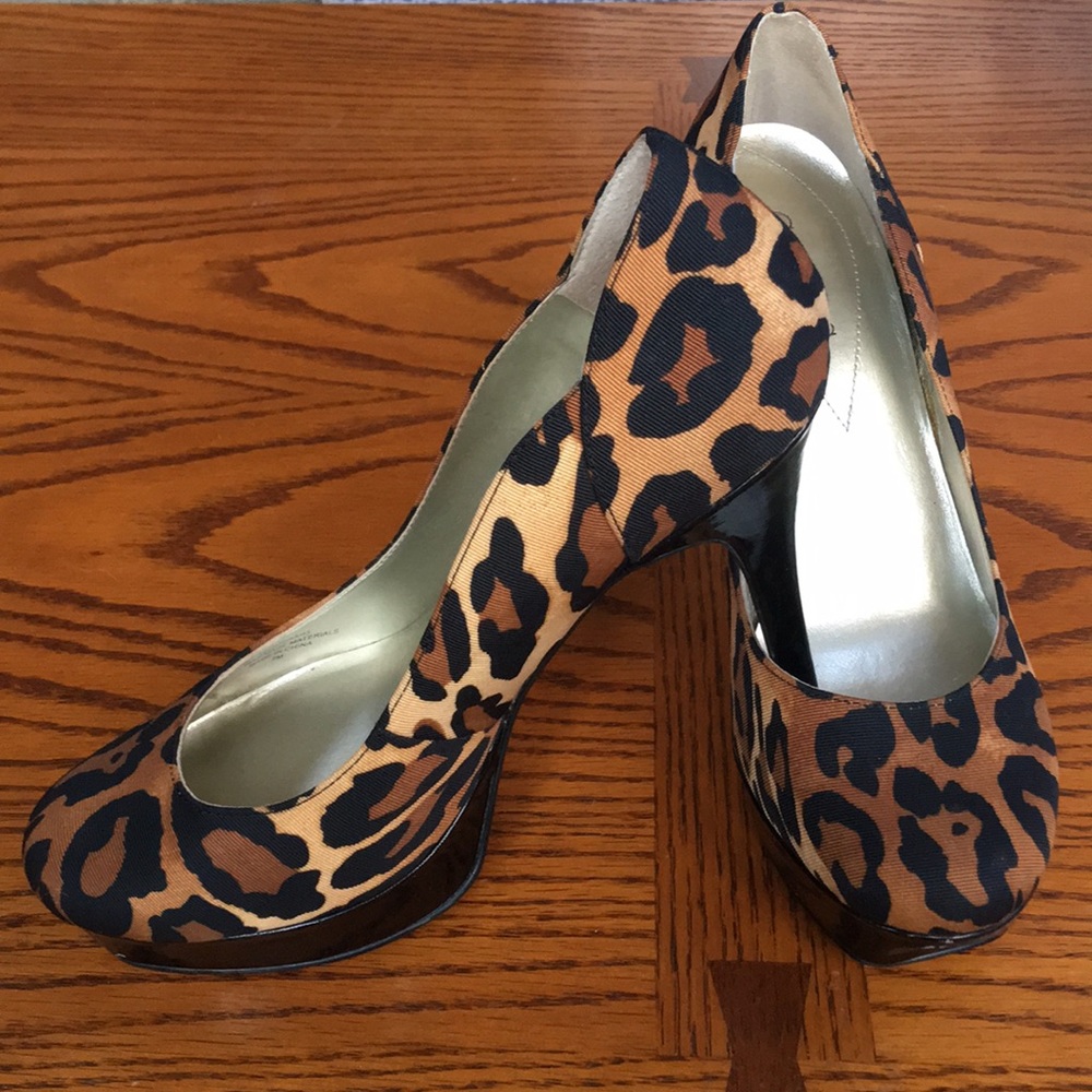 Guess shoes size 7